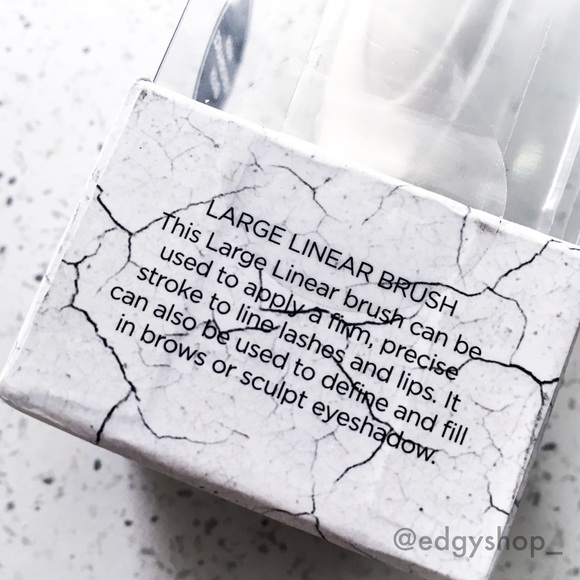 Innovation Beauty | Large Mermaid Makeup Brush - Picture 8 of 8